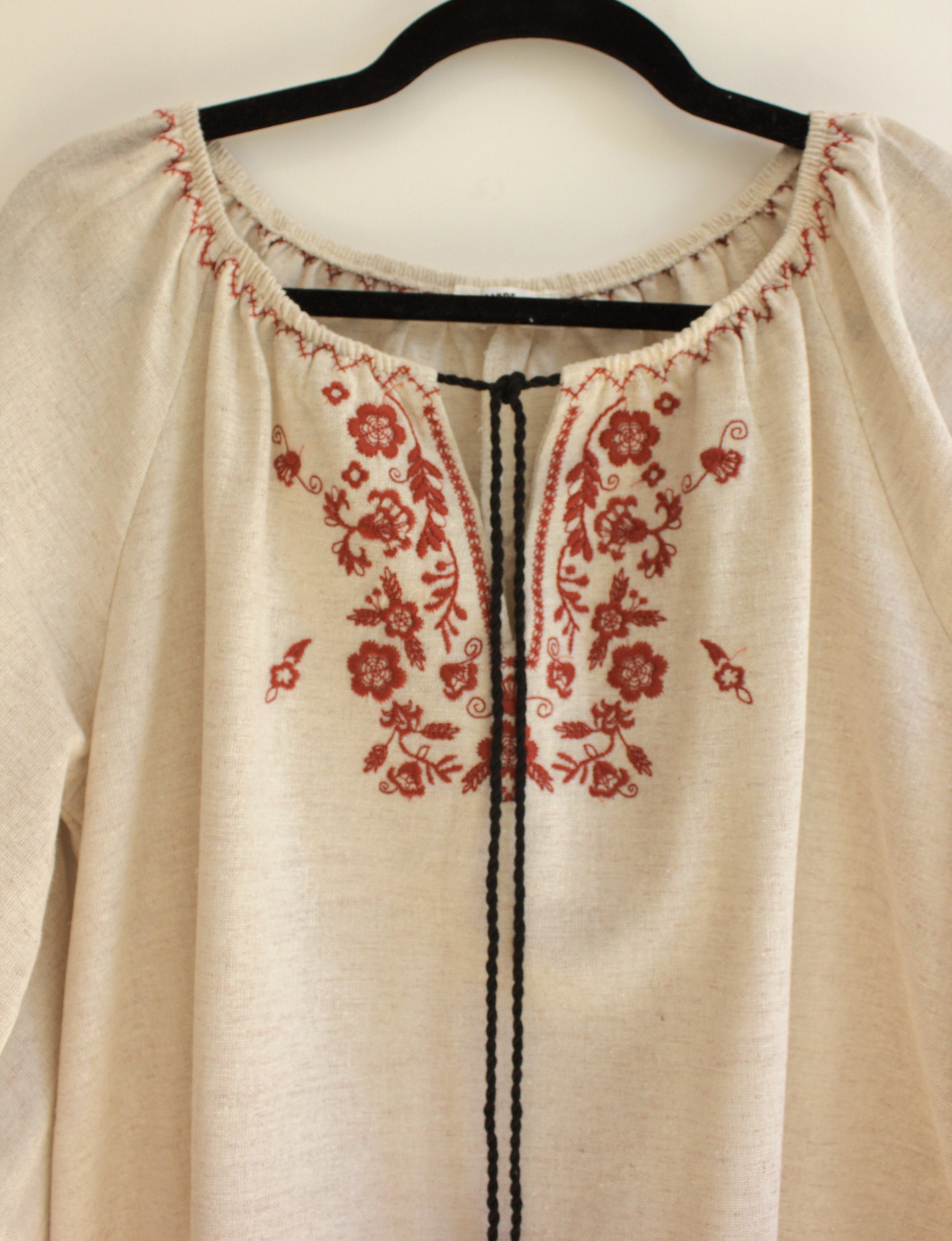The Embroidered Cotton-Linen Top