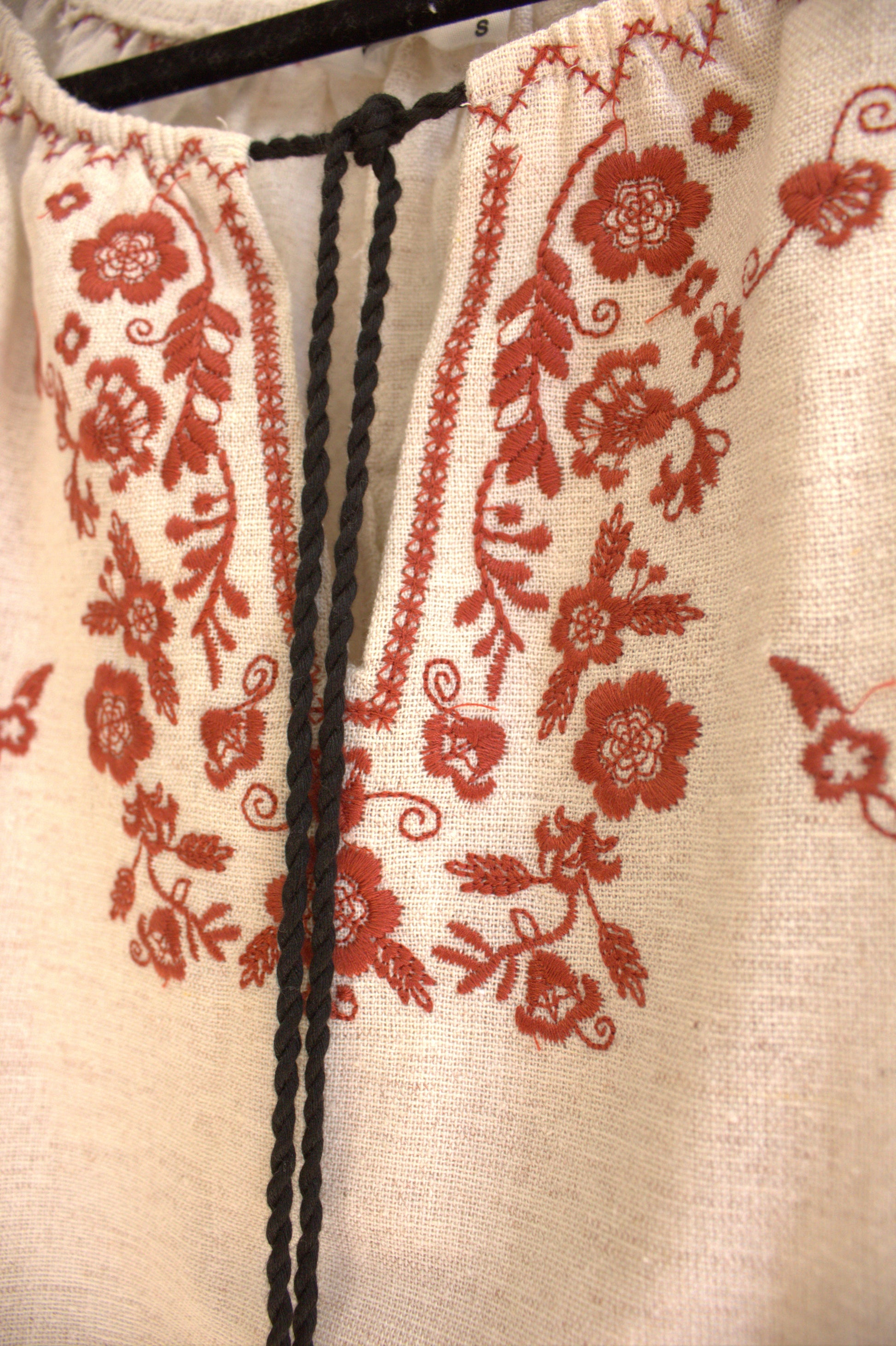 The Embroidered Cotton-Linen Top