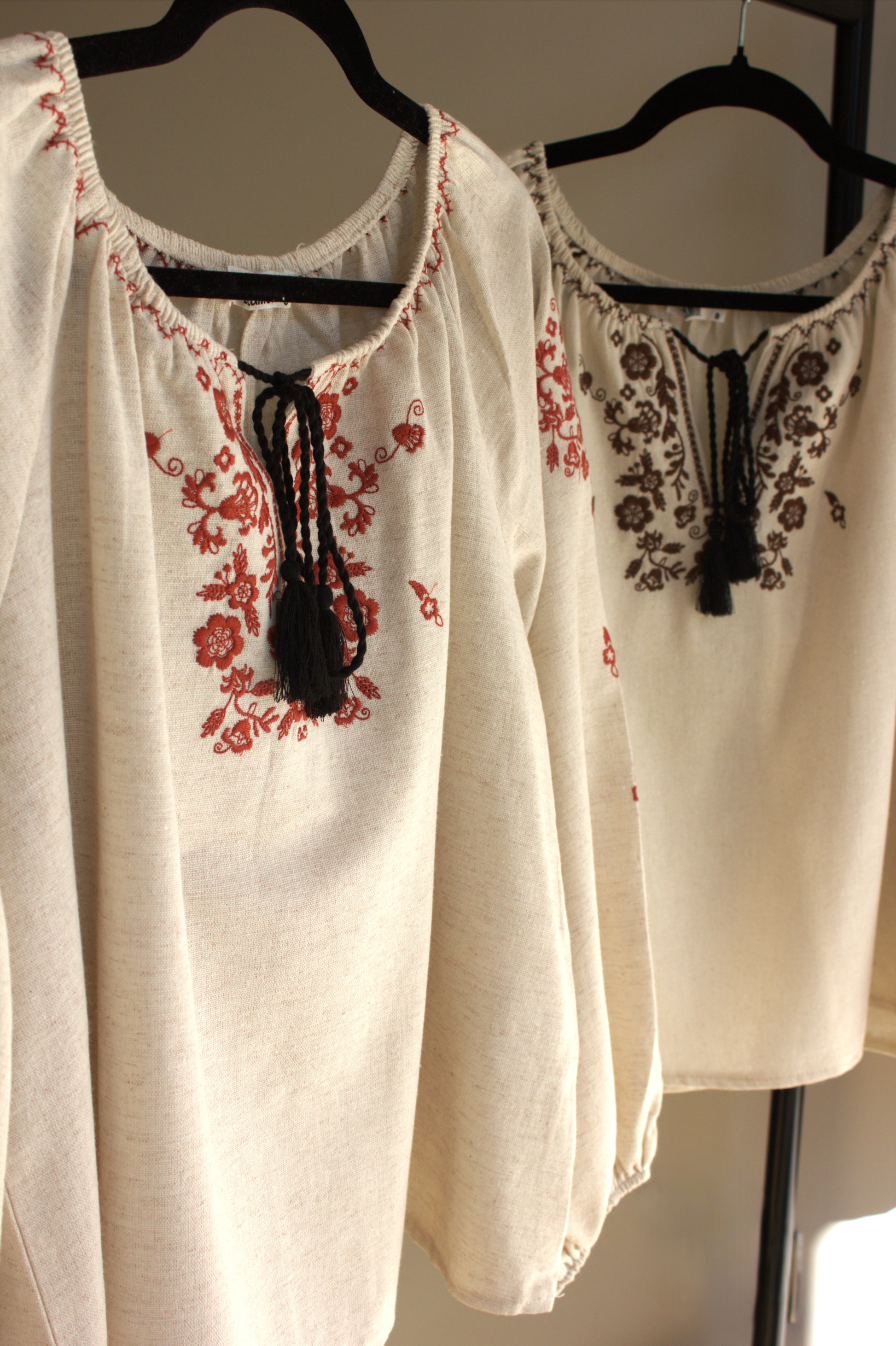 The Embroidered Cotton-Linen Top