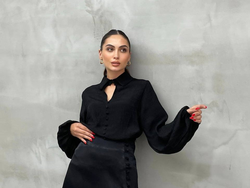 The Flowy Buttoned Blouse